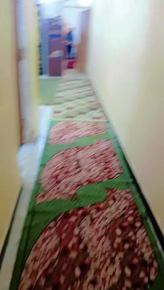 سلام عليكم عندي بيت بل ضباط الثانيه بيت مساحته ٩٠ بيت يتكون من استغبال وهول مطبخ غرفه جوه وغرفه هيل مصعدهه لسكف وهول فوك مثل جوه ول سعر $ خاص ول مراسله واتساب او تخابر ***********
