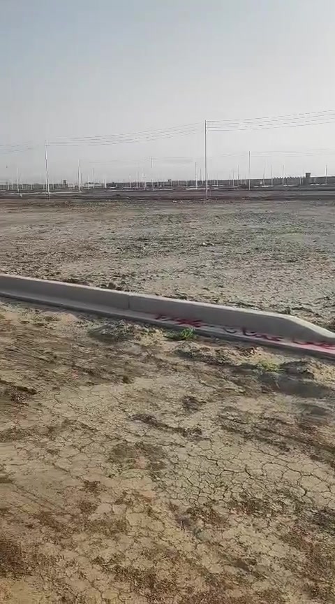 200 متر ركن يم العرين قريبه عله بيوت عوائل الشهداء

للبيع ***********
