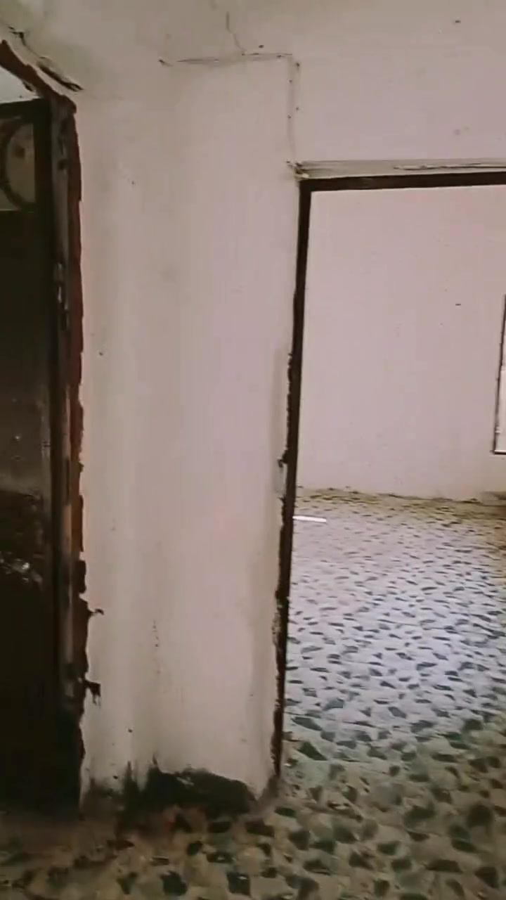 السلام عليكم ورحمة الله وبركاتة
مشتمل لليجار بناء قديم 
متكون من اسقبال و هول و مطبخ و صحيات 
المشتمل واضح بل فيديو 
العنوان *********** يوجد واستاب 
العنوان بعقوبة شارع الرحمة قرب مدرسة الرحمة
