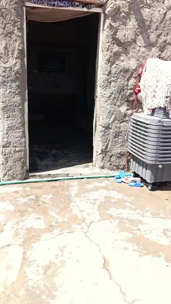 بيت الايجار خمسه كيلو بلتجاوز مقابيل سكه وره مخازن ام عمار ب حي الزيتون ايجاره 150للتصال اكثر ع هذا الرقم ‏‪***********‬‏
