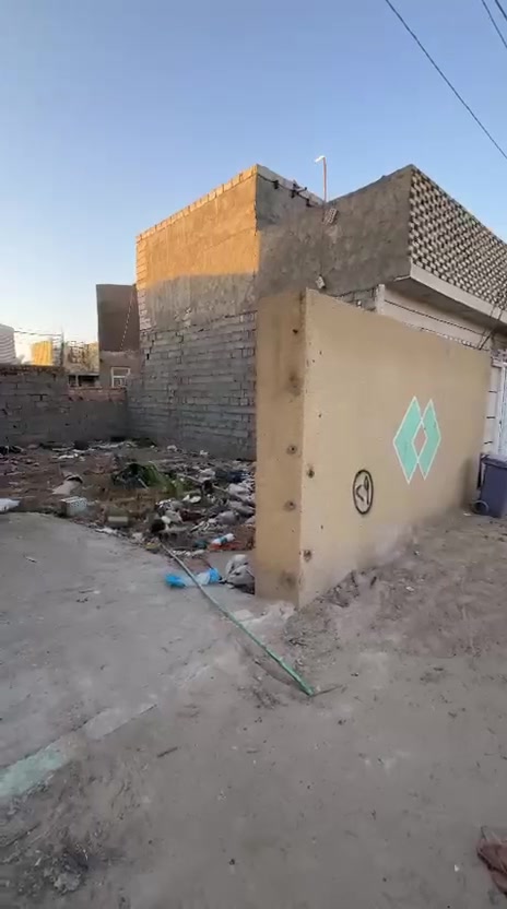 قطعه قريبه على حولي 100 بصف محطه النيزك 100متر مسيجه كامل خدماته ماء وكهرياء ومجاري وجها 8متر الاتصال***********
