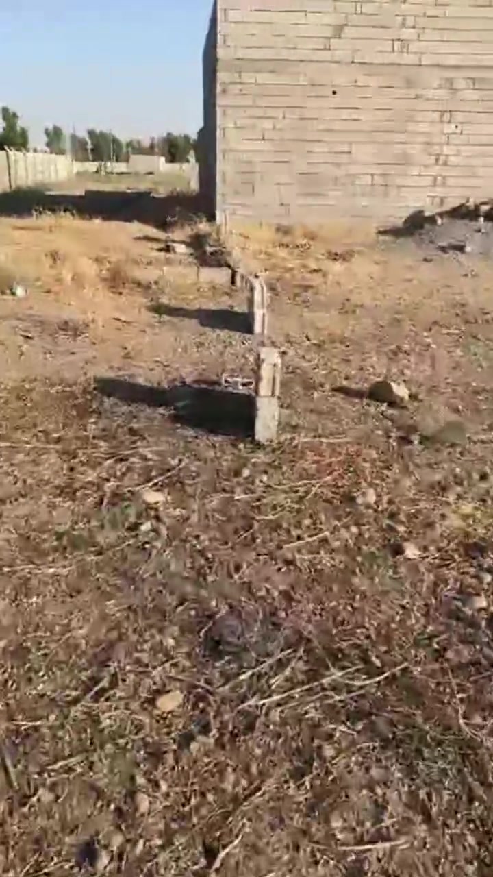 قطعه للبيع مساحتها  150 متر واجهه13 مربع   قرب نقطه الحشد سعره 10 وبيها مجال بيع مستعجل والشراي يتصل على هذا الرقم ***********

