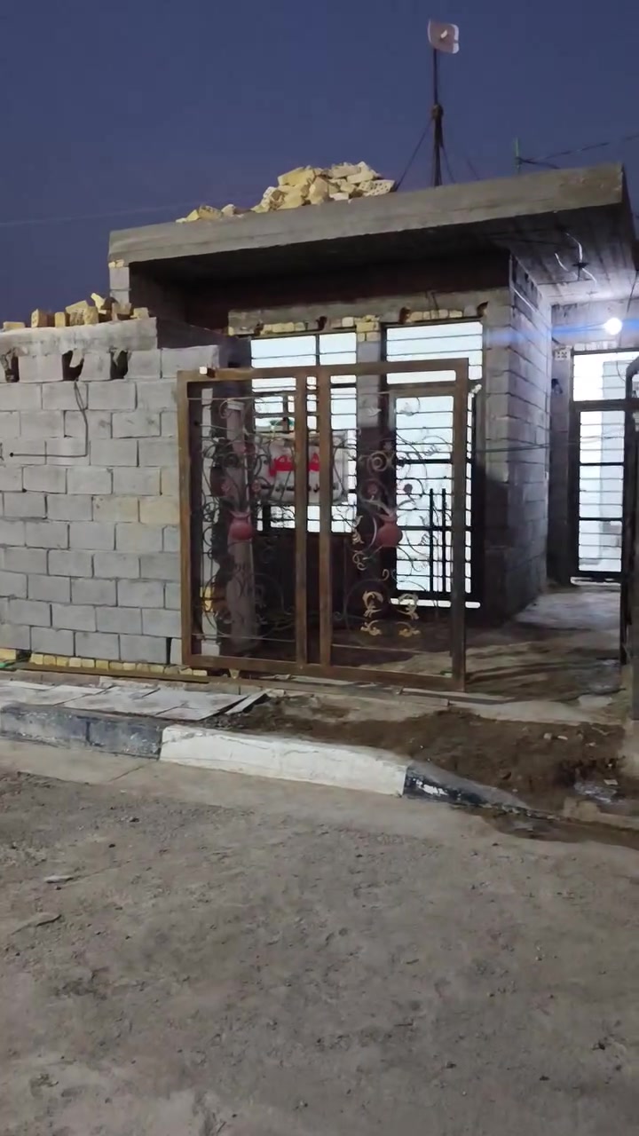 سلام عليكم بيت اللبيع بحي العهد سند 25قرار محكمه البيت رباط كونكريت وسقف كونكريت بيت كهرباء مجاري سحب مولد الاستفسار تصال ع رقم  ***********
