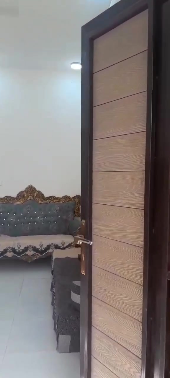 يا الله 
            بيت خلفي للبيع الموحيه ب 42
                   بناء حديث 2026
المساحة  / 120م
يتكون من استقبال صالة ومطبخ وغرف وصحيات 
السعر    /95
الاستفسار الاتصال على الرقم او على الواتساب *********** سيد احسان

