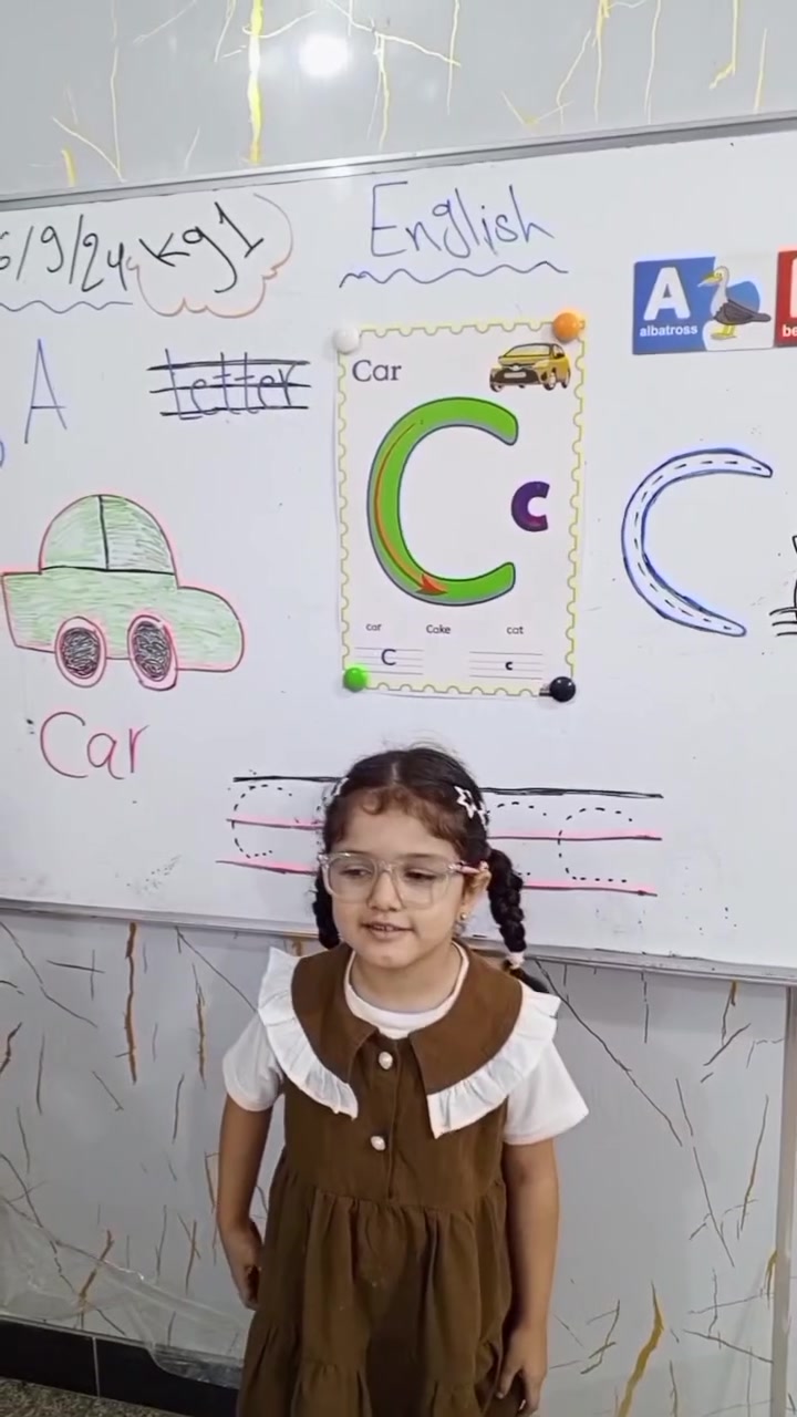 🔤✨ اليوم تعلّم أبطالنا حرف C بكل حب وحماس! 💛

تعرّفنا على شكل الحرف، ورددنا صوته، وتعلمنا كلمات تبدأ بـ C 🐱🍰
C is for Cat 🐱

نتعلم… نلعب… ونكتشف حرفًا جديدًا كل يوم! 🌈📚

#روضة_الإبداع_النموذجية_الأهلية
#حرف_C #EnglishForKids #تعليم_الأطفال #رياض_الأطفال #أنشطة_تعليمية #التعلم_باللعب
