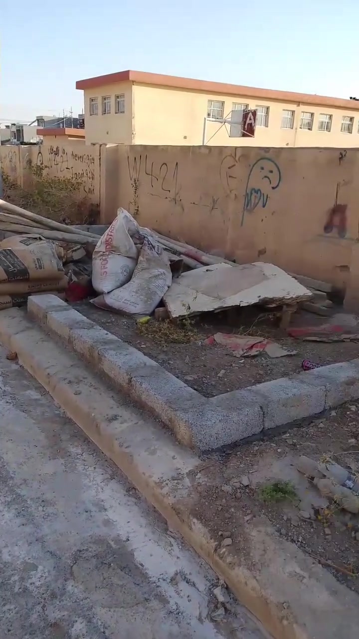 هيكل للبيع في دهوك دوميز مقابيل عداديه الأخوة مساحه 125 متر طابقين طابق الأرضي غرفه صاله استقبال ومطبخ مشتملات الثاني 3 غرف نوم صاله مشتملات سعر 4 دفاتر و 10 ورقات مجال ستفسار أكثر خاص او تواصل عل رقم ***********
