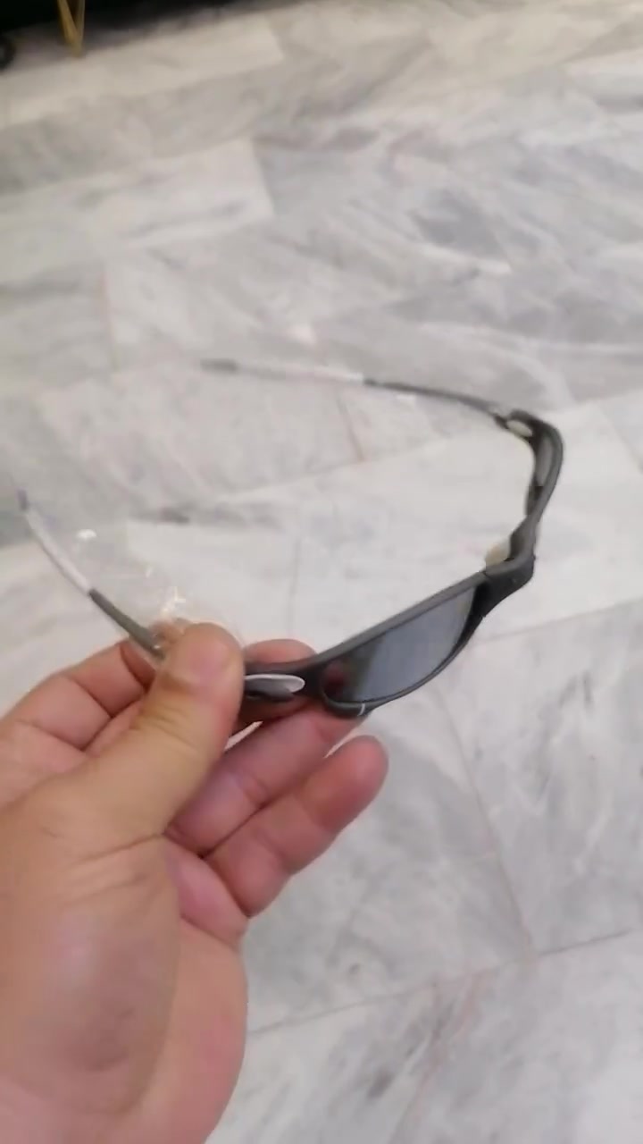 ماركة Oakley JULIET made in USA ARMY اوكلي جوليت الأمريكية بلاتنيوم ضد الكسر وليس بلاستك وعدسة بولورايز والتواصل واتساب ***********
