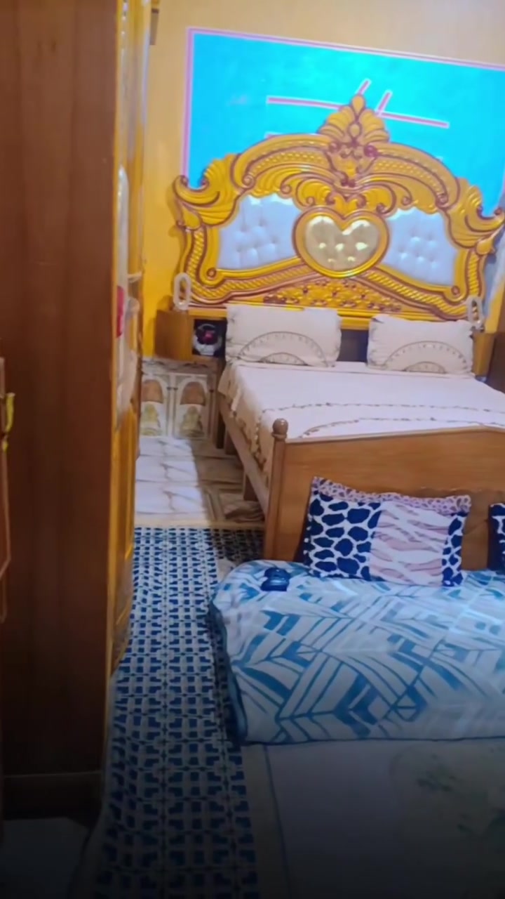 سلام عليكم غرفه اخشاب كامله  نضيف قويه سعره 500  اذا شراي راسلني *********** عنوان البصره
