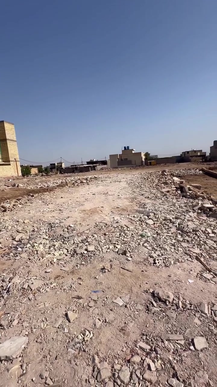 السلامً عليكم قطعه ارض  طابو مالك صرف البيع المساحه ١٣٥متر الواجهه٧ونزال ١٩عرض الفرع ٧متر القطعه على شارعين يتوفر مي مجاري كهرباء الفرع مشمول بتبليط القطعه مدفونه ومحدواله السعر ب١٠وبيهه مجال لعنوان مدينه الصدر الحميديه شارع سيد عوده قرب ملعب علي مردونه ***********/مكتب دلاليه الكوثر العقار
