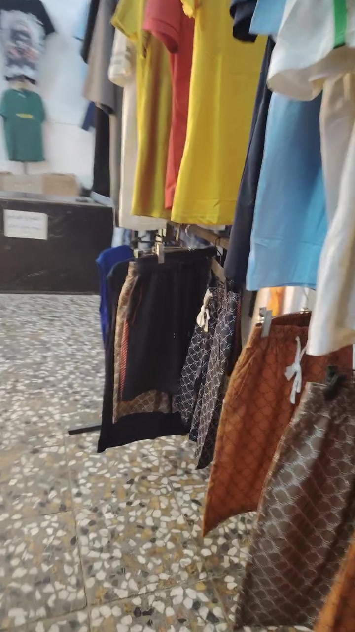 محل ملابس رجالي للبيع شلعه تاخذهن كلهن هنه ول ستاندات ول سجج و كلشي تجي تاخذ او ولسعر مناسب عنواني بغداد العبيدي الاستفسار واتساب موجود بس ***********
