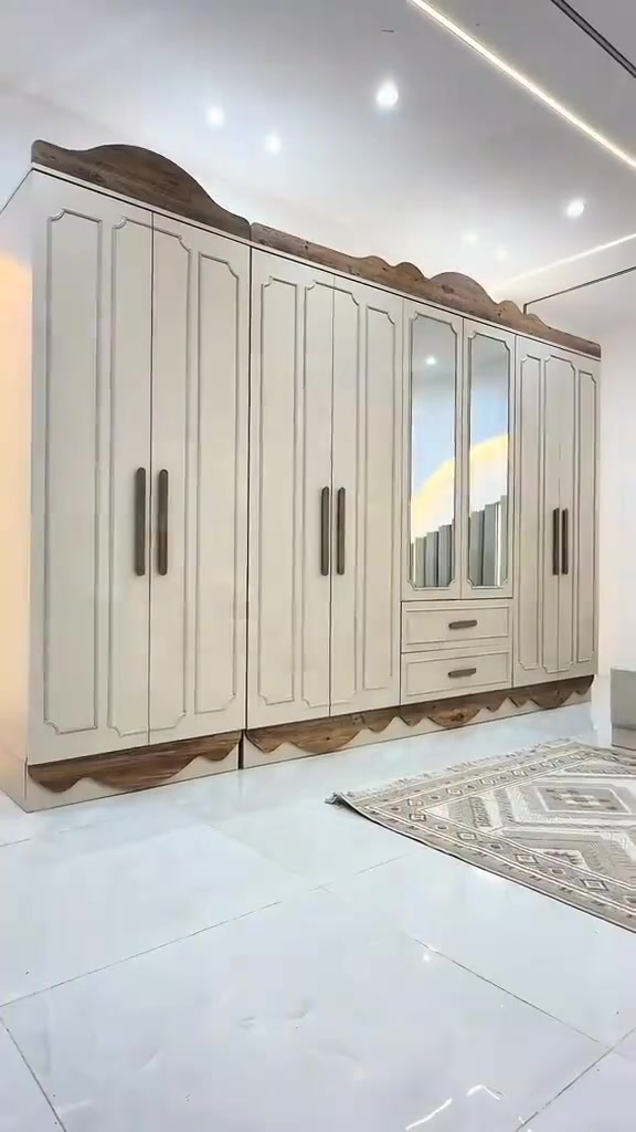 سعر 250 ستعمال قليل اخت جديده متوف توصيل فقط واتساب. *********** روتانا للاثاث المنزلي
