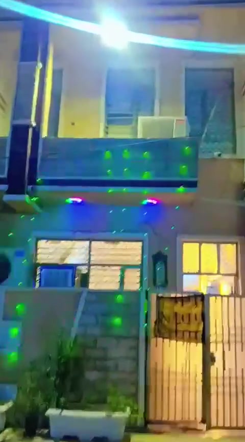 السلام عليكم 
بيت مساحه 50 متر كامل خدمات تبليط +مجاري +ماء
يحتوي عله ستقبال +حولي +غرفه جوه + غرفه فوك +سطح 
البيت نضيف جدأ وجاهز السكن  السريدات الجديده مدخل ماركت المنتضر    (السعر 88). وبي مجال استفسار ***********
