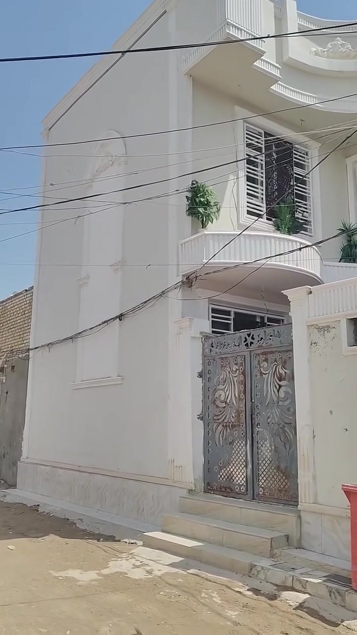 يالله اللهم صلي على محمد وال محمد بيت للبيع مساحته ١١٠ متر سند ٢٥ كافه الخدمات موجوده ماعدى التبليط العنوان كربلاء طويريج شارع أربعين خلف بالبدايه للاستفسار *********** عقارات تاج القمه شارع أربعين مقابيل الطابو
