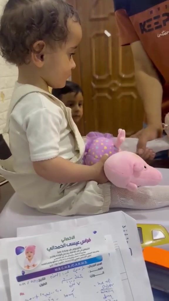 الدكتور الاستشاري
فراس عيسى الحمداني
دكتوراه (بورد) في طب الاطفال وحديثي الولادة والخدج 
▪︎فحص شامل للاطفال حديثي الولادة واكتشاف مبكر للعيوب الخُلقية
▪︎ متابعة الوزن ومراحل النمو لدى الاطفال
▪︎ متابعة قُصر القامة
▪︎علاج الحساسية  
▪︎ متابعة النمو البدني و الذهني للطفل
▪︎ تشخيص ومتابعة امراض الغدة الدرقية لدى الاطفال 
▪︎ علاج امراض الجهاز التنفسي
▪︎ علاج التهاب الشعب الهوائية والالتهاب الرئوي
▪︎ علاج الكُساح عند الاطفال
▪︎ علاج الامساك والاسهال والتقيؤ
▪︎ علاج المشاكل الجلدية عند الاطفال وحديثي الولادة 
▪︎ تشخيص وعلاج التبول اللا ارادي عند الاطفال 
▪︎ تشخيص ومتابعة حالات فقر الدم المنجلي  
▪︎ تشخيص وعلاج حالات فرط الحركة عند الاطفال

العنوان _ القيارة _فرع الاطباء (البيكمات )_مجمع_الليث_الطبي-التخصصي
للحجز والأستفسار اتصل على الارقام التالية 
***********
او
***********
او
***********ا
