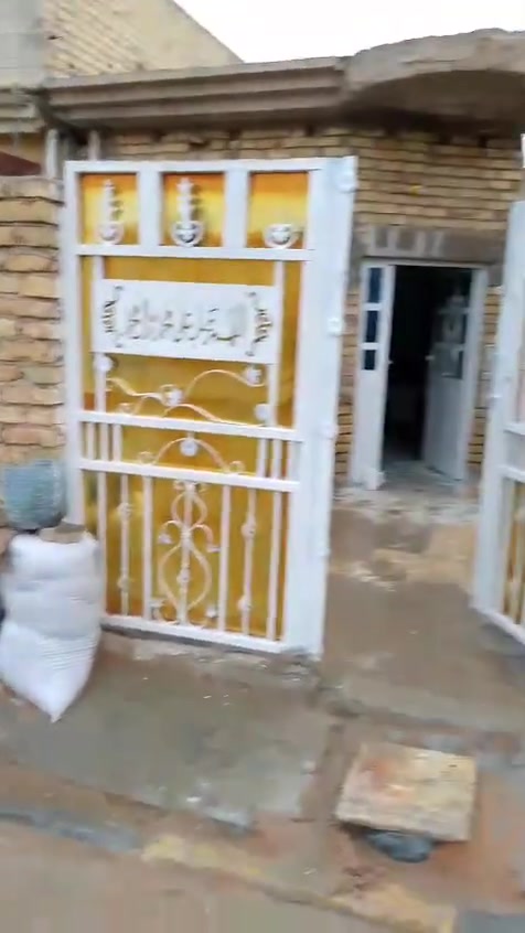 بيت البيع ١٠٠متر خلف حسينية الزهراء ثاني فرع طابق واحد يحتاجله ستار لبيت مصبوغ تصوير قبل صبغ سعر٤٢
***********
