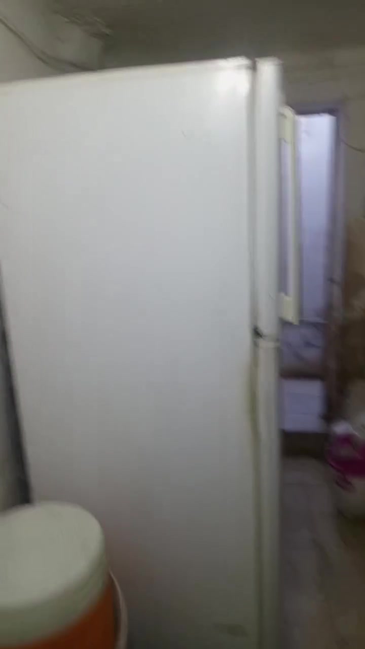 السلام عليكم ثلاجه مثل مواضعه بالصوره شغاله سعر 100 بمجال***********
