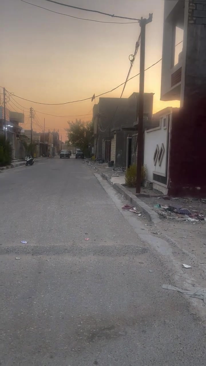 سلام عليكم عندي قطعه للبيع بكاع جواهر 100 متر 10 / 10 بصف الركن  مجاري تبليط كهرباء  الاستفسار على هذا رقم ***********
