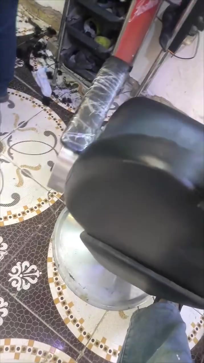سلام عليكم كرسي وميز للبيع ب275 وبيهن مجال ***********
