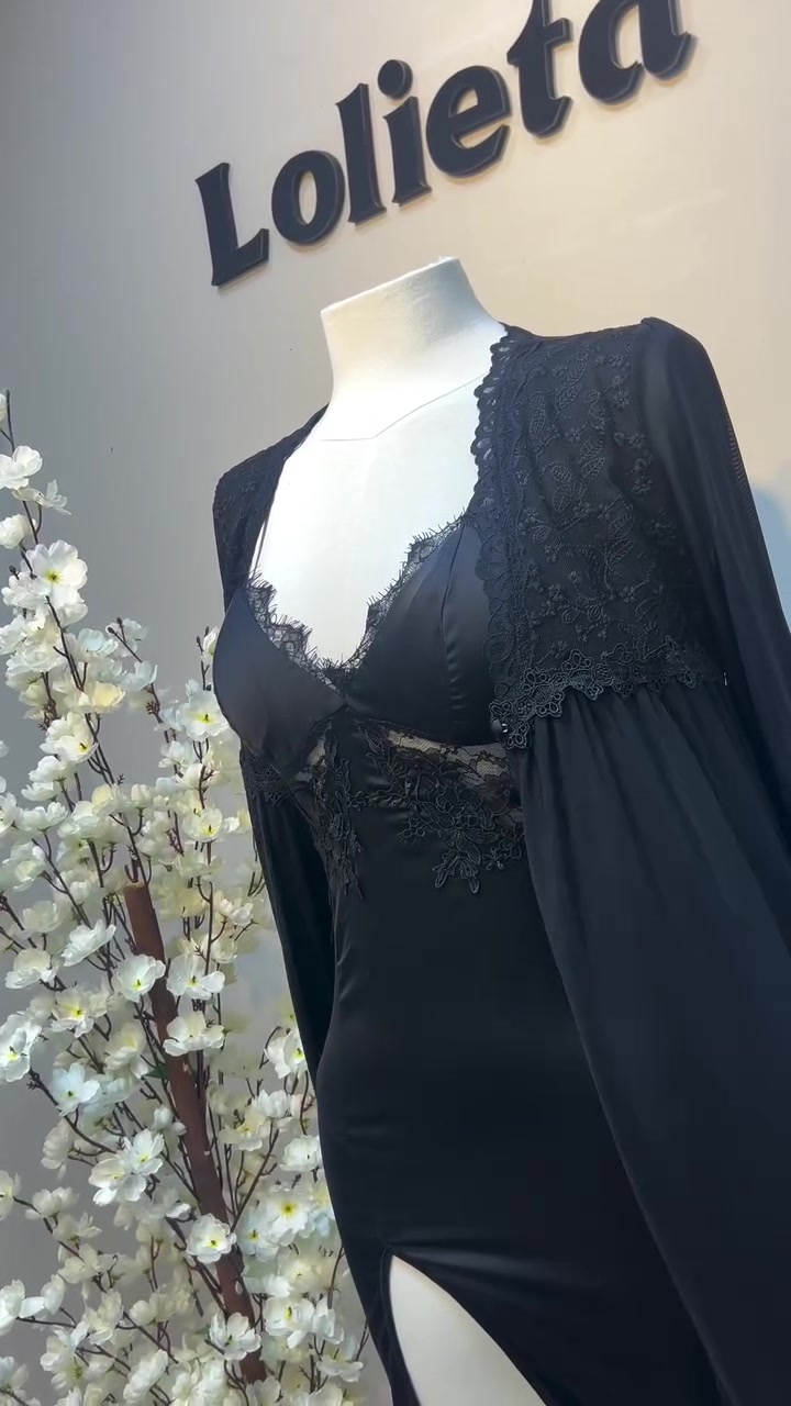 أسود • ستان حرير • دلع