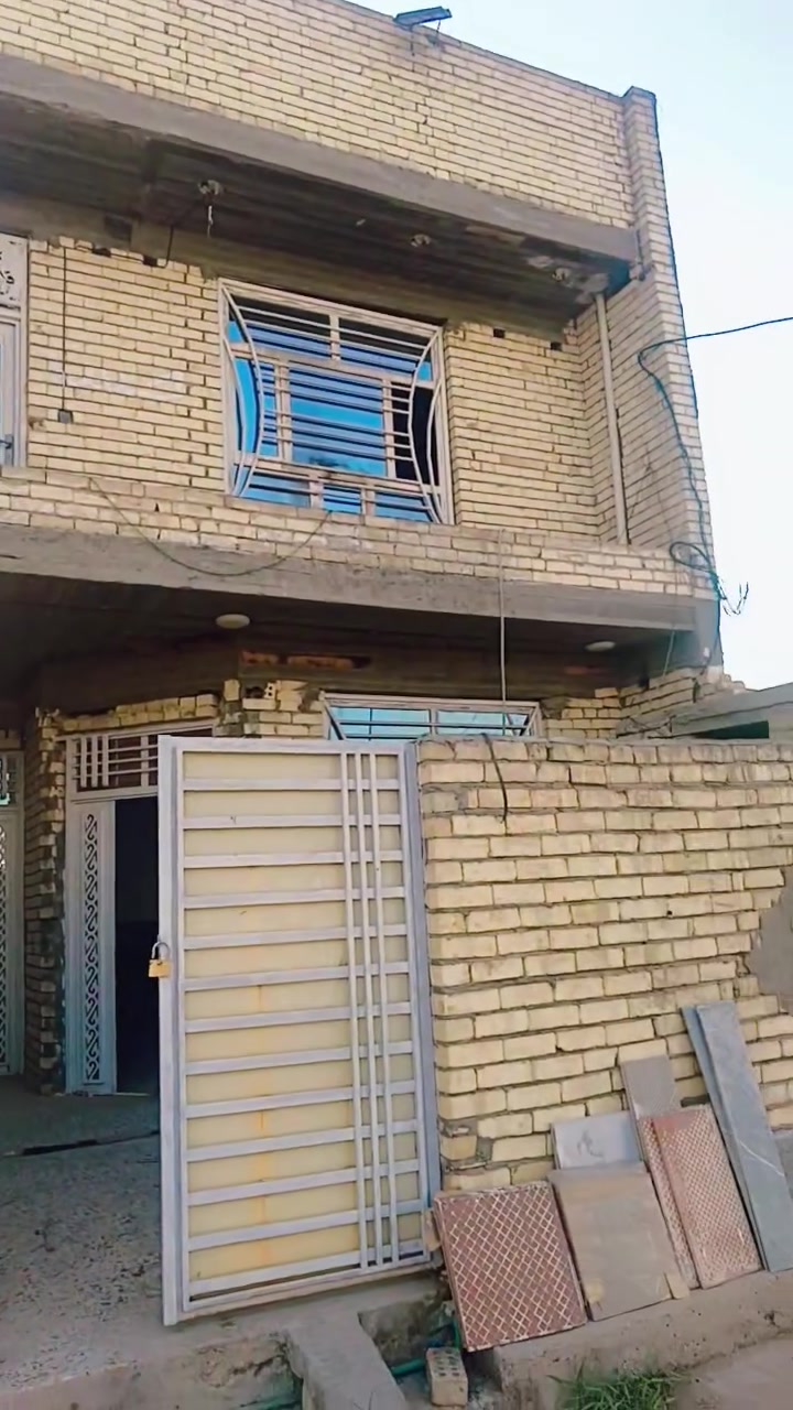 بيت ايجار مجمع الرحمن طابقين 
400الف سعره مناسب ***********

