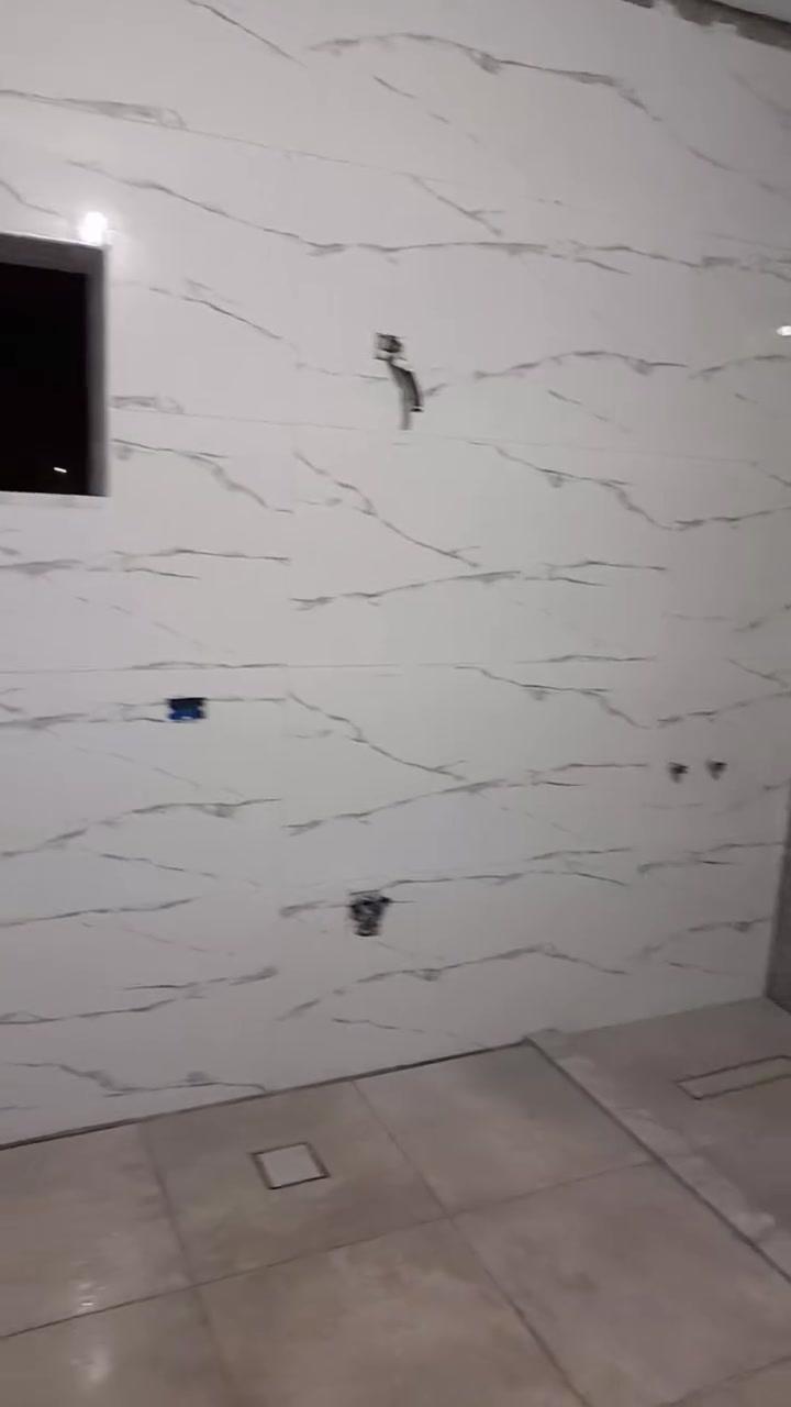 خلفه سيراميك وبورسلين متفرغ *********** وشرط شغل هندسي درجه اولى
