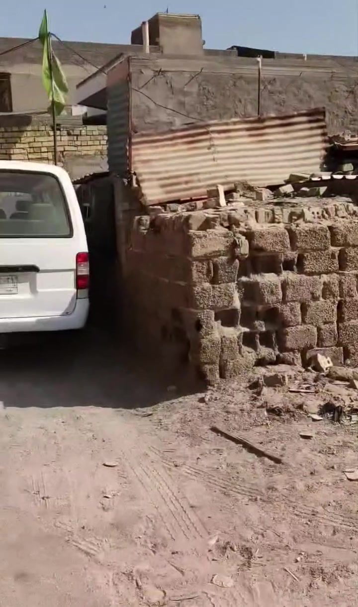 السلام عليكم  بيت للبيع المساحه 200 متر  البناء نصف  
مقابيل  مدرسة المزايا   تبليط  كافة الخدامة 
***********
