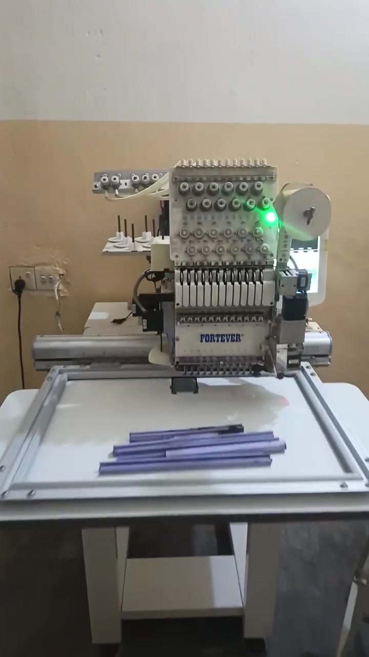 السلام عليكم
👈يوجد مشروع مكينة تطريز للبيع👉✅

المكينة عبارة عن مشروع كامل 
ممكن تفتح بية محل 
وللخياطات الي حابات يطورون من عملهم
🤔ماكنة تطريز مع الملحقات🤔
✅جهاز نقش قيطان 
☑️باتري مع محولات قدرة لتشغيل المكينة من 4-6 ساعات
✅جهاز مكوك مع القاعدة
☑️مجموعة خيط لكل الأصناف
✅ميز كوي 
☑️ أوتي بخاري
✅لاصق
☑️فلاش عدد 2 يحتويان على اكثر من 5 الاف نقشة 
✅جهاز موبايل يحتوي على صور جاهزه للنقشات 
☑️لابتوب يحتوي على برنامج يمكن من خلالة كتابة 
كافة العبارات المطلوبة على قبعات التخرج والوشاحات 
او ملابس تحتاج إلى عبارات مكتوبة

للاستفسار يمكن التواصل من خلال
ماسنجر 
واتساب
او الاتصال ع الرقم ***********
