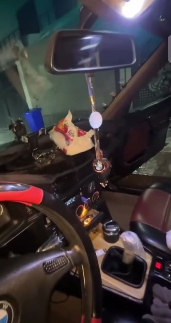 ماشاالڵە لەماڵی هەموو لاێک bmw520 سلایت 4جام کارەبا بێ لێدران پشت و پێش کەپس   تەبرید   بێ تەقەو ڕەقە  سەنەوی نوێیە تا2030 فەحسو هەزەشی نوێیە   نرخ 53$بۆزانیاری زیاتر ***********
