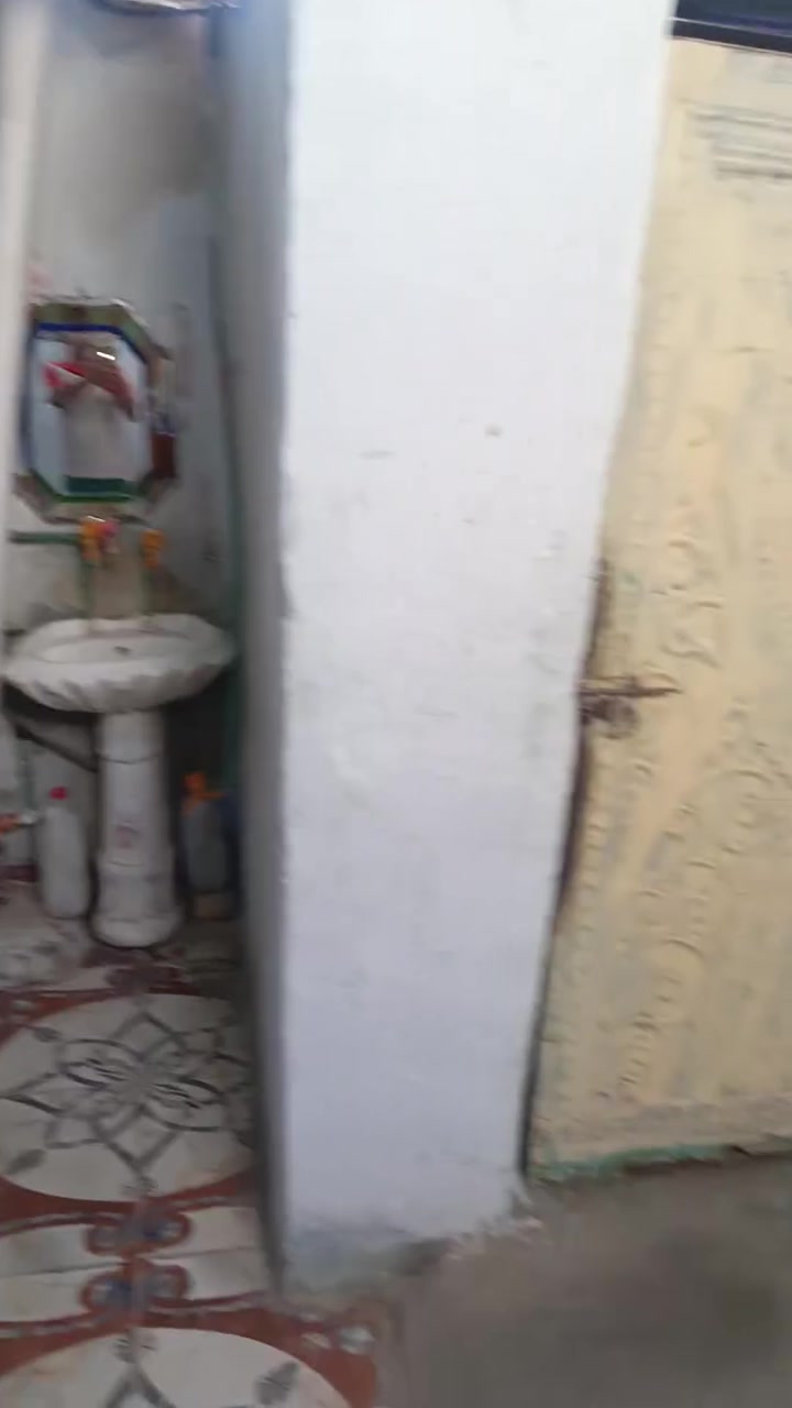 الدار للبيع في البصره القبله مساحة ١٠٠ متر طابو ملك صرف طابقين يحتوي على ٤ غرف نوم وصاله وديوان ومطبخ وحمام عدد ٢ صحيات عدد٢ بيت جداً جميل ونظيف ***********
السعر130وقابل للتفاوض
