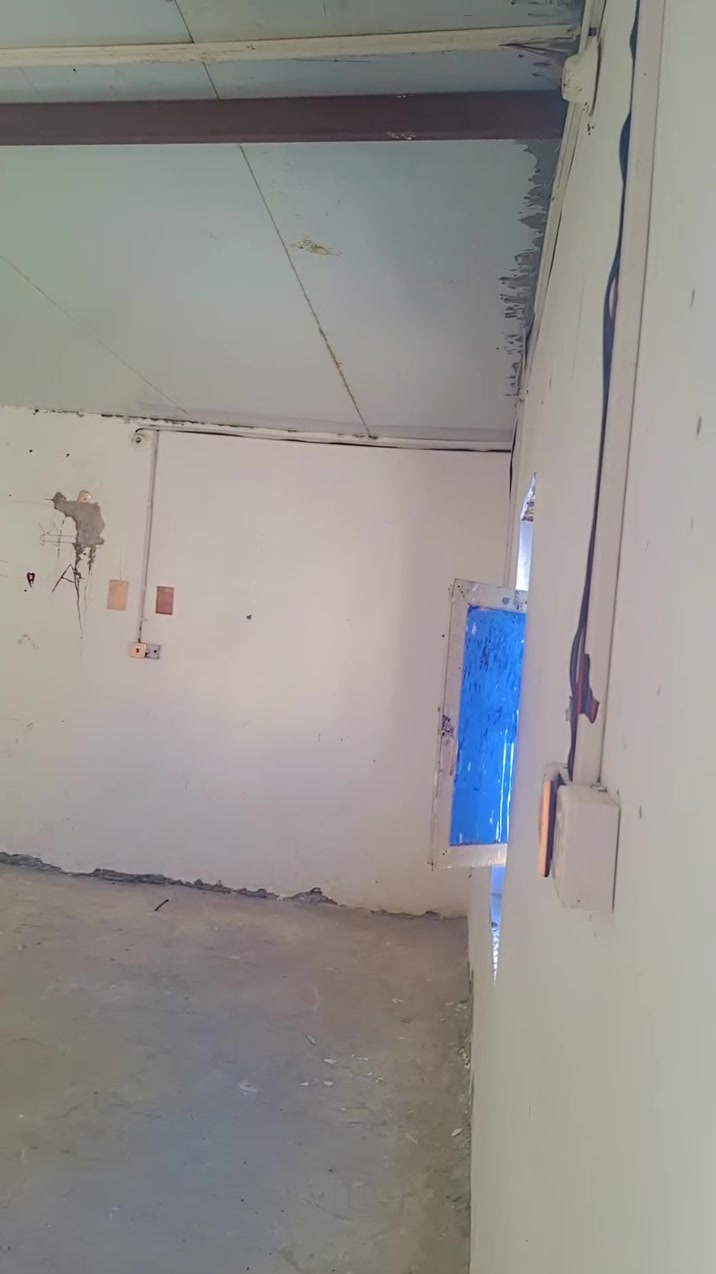 سلام عليكم بيت خلف العمارت سكينه  مدنيه الصدر  ٣ غرف +ستقبال +صحيات +حوش ١٠ مترات ***********

