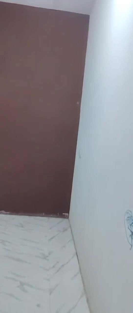 بيت البيع مساحه ١٠٠م مكان خماس قرب جامع علي مرتضى  رقم ***********
