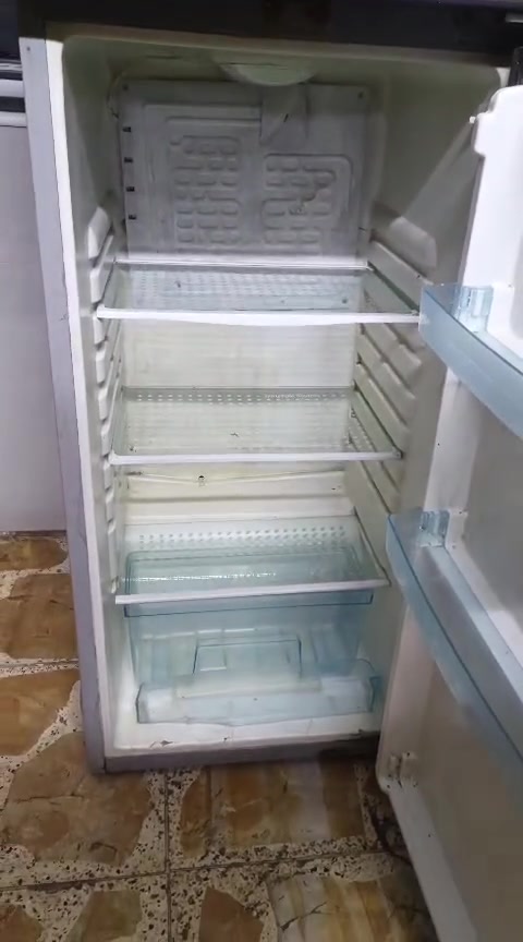 م عليكم البيع ثلاجه سعره125بيها مجال استفهام رقم***********
