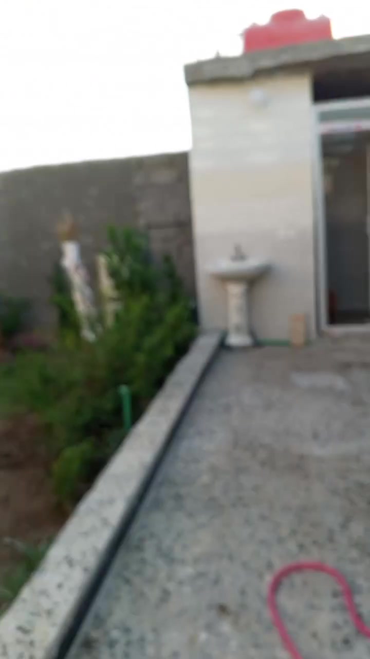 يا الله سلام عليكم بيت سبع قصور الاوسمه  شارع الفرطوسي بيت202 متر سند 25 بيت طابقين طابق لفوك بس مبني بعده لا مطبك وبيض بي 2 غرف ودوانيه سعر خاص *********** الستفسار
