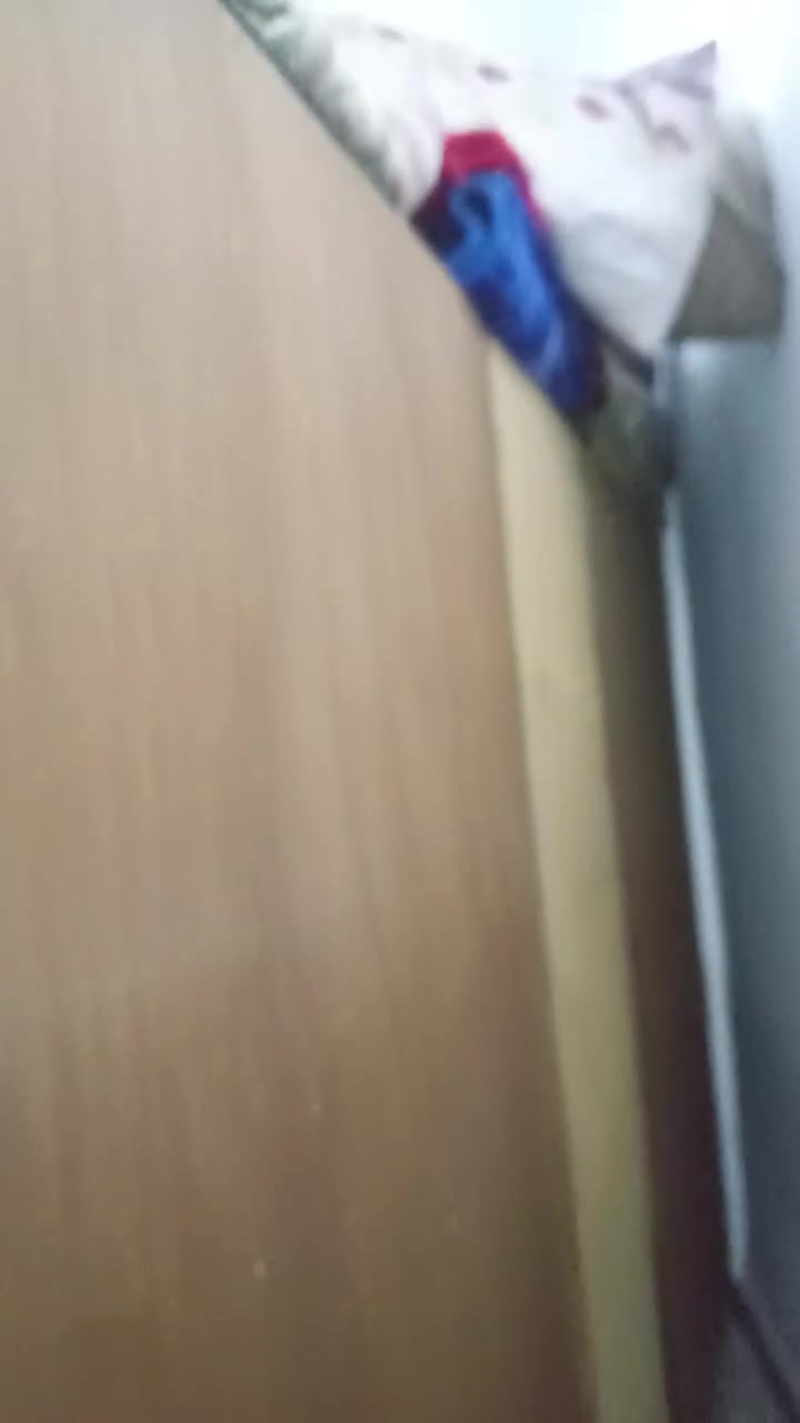 سلام عليكم كنتور نظيف جدا 5ابوب 150 وبي مجال قليل. مكان حي ور ***********
