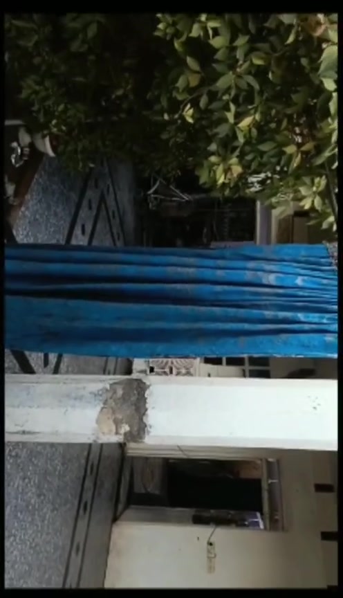 بيت للبيع بشارع لأمير ثالث بيت عن الشارع العام  المساحه ٣٠٠ متر  كله سيراميك وصطح شتاير  واي استفسار اتصل على الرقم ***********
