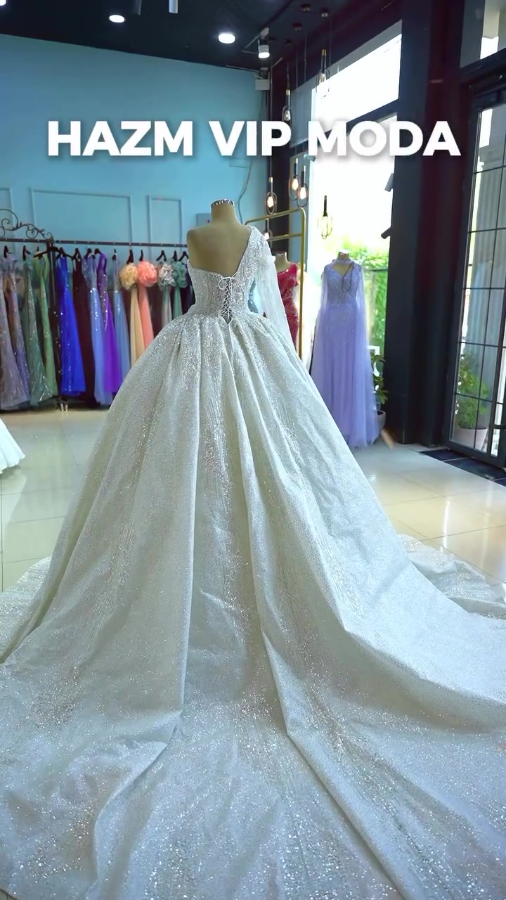 كوردی - عربي

✨ کۆڵێکشنی نوێی جلی بووکێنی لە HAZM VIP MODA✨
ئێستا نوێترین و شیکترین کۆڵێکەشی عەزیەی هاوسەرگیری (بووکێنی) بەپێی خواست و دڵخوازی خۆتان بەدەست بێنن🤍
- کرێ و فروشتن بۆ یەکەمجار بەپێی ئۆردەر و خواستی ئێوەی خۆشەویست.
- دیزاینی ناوازە و کوالێتی بەرز کە شایستەی ڕۆژە تایبەتەکەت بێت.

دەتوانن سەردانی دوکانەکەمان بکه ن و لە نزیکەوە جیاوازی و جوانی دیزاینەکان ببینن 💫

📍هەولێر - گەڕەكی ڕووناكی
📱***********
📱***********
ــــــــــ

✨ الكولیكشن الجدید من فساتين الزفاف لدى HAZM VIP MODA ✨
الآن احصلي على أحدث وأرقى تشكيلة من فساتين الزفاف بحسب طلبك ورغبتك 🤍
- إيجار وبيع لأول مرة بناءً على طلب ورغبة أحبائنا.
- تصاميم فريدة وعالية الجودة تليق بيومك المميز.

يمكنكم زيارة محلنا ورؤية اختلاف وجمال التصاميم عن قرب 💫

📍عراق / اربيل /روناكي
📱***********
📱***********

#عروسة #زفاف #بووك #عەزیە #جلی_بووكێنی

نص مكتوب في الصور:
- بۆچی عەزیە بەپێی خواستی ئێمە ناهێنن ؟
