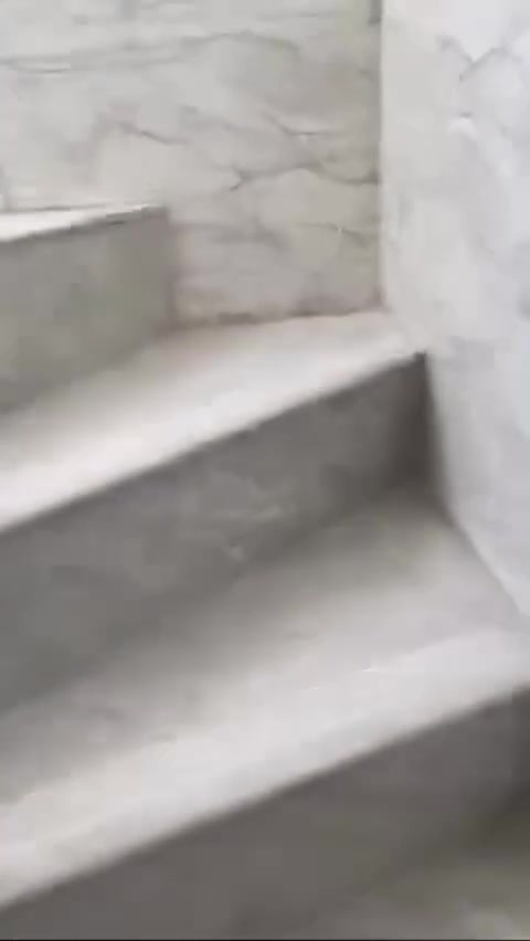 السلام عليكم
بيت تجاري للبيع بسعر جدا جدا مناسب في بداية الحسينية

البيت باسمنه ونفتح بيان ثاني يوم

المساحه 100 متر واجهه 5 ونزال 20 

العنوان بغداد الحسينيه شارع ابو سمير 

البيت ع نفس الشارع 

بصف مصور اليقين 

البيت الطابق الأرضي طابوق 🧱 جمهوري 

والطابق الثاني بلوك كلار 

طابقين 3 غرف نوم واستقبال ومطبخ وحمامات عدد 2  وستاره وبيتونه 

ويحتوي على محل كبير مؤجر 

البيت كامل المواصفات كله سيراميك وبناء جناي 

الكهرباء كل طابق مفصول عن الثاني بالوطني وبالسحب مشترك 

المجاري الأمل الشريف المصري 

شيش التسليح ff 

شوف الفيديوهات توضح كلشي 

سعر البيع 105 قفل غير قابل للتفاوض نهائيا  سعره جوه السوق بهواي الله شاهد اسال وشوف الاسعار وخابرني 

رقمي ***********
