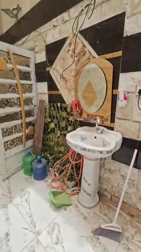 بيت بلديه ٧٥ متر طابقين
الطابق الاول صاله وستقبال ومطبخ وصحيات

الطابق الثاني صاله وغرفة نوم 

للاستفسار الاتصال على الرقم ***********
البيت حي الامير قرب مول البغدادي
