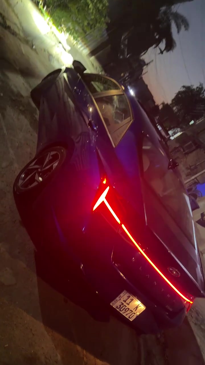 🚘 للبيع – هيونداي إلنترا هايبرد 2023 | أعلى فئة (Full Option) وارد امريكي 

💰 السعر: 140 ورقة

📍 الموقع: بغداد – تقاطع دوريش، مدخل حي التراث

المواصفات:

* موديل 2023
* هايبرد (Hybrid)
* اللون: أزرق
* أعلى فئة (Full Option)
* ممشى: 33
* محرك 1.6 لتر بنزين + محرك كهربائي
* ناقل حركة أوتوماتيك DCT بـ 6 سرعات
* تشغيل بصمة (Smart Key) مع زر تشغيل
* مقاعد جلد كهربائية
* فتحة سقف
* شاشة عدادات رقمية
* شاشة معلومات وترفيه كبيرة
* Apple CarPlay وAndroid Auto
* كاميرا خلفية
* حساسات أمامية وخلفية
* مثبت سرعة
* مكيف أوتوماتيك
* شاحن لاسلكي
* تحكم كامل من المقود
* مصابيح LED
* جنوط ألمنيوم
* مرايا كهربائية قابلة للطي
* نظام المحافظة على المسار
* نظام التحذير من التصادم الأمامي
* مراقبة النقطة العمياء
* نظام مراقبة ضغط الإطارات (TPMS)
* نظام الثبات الإلكتروني (ESC)
* نظام ABS
* وسائد هوائية متعددة
* اقتصادية جداً باستهلاك الوقود
وهواي مواصفات بعد 

حادث السياره فقط قبق الصندوق 

📞 رقم الاتصال: ***********

📍 العنوان: بغداد – تقاطع دوريش، مدخل حي التراث.

السعر المطلوب: 140 ورقة ، والسيارة بحالة ممتازة، أعلى فئة، جاهزة للفحص والمعاينة
