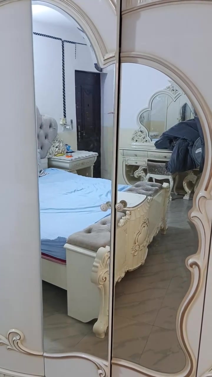 سلام عليكم غرفه نوم صيني درجه اولي اضبط من تركي خشب كله ثقيل حتى الجربايه بيه ملحق كلش نظيفة  اليحب يشوفها اني حاضر  العنوان بلدروز دور مندلي
***********

نص مكتوب في الصور:
- tornado ALHAFIDH