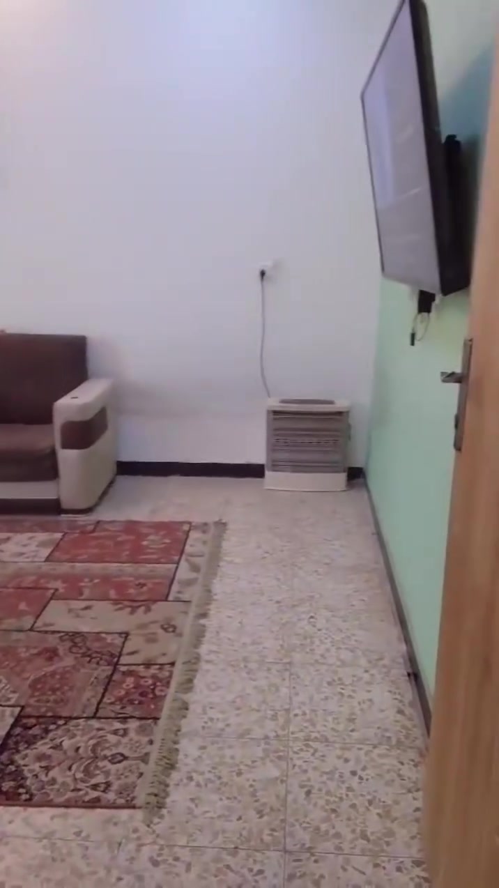 يالله السلام عليكم
 دار للبيع المساحة ١٠٠ متر واجهة ٧ إلى ربع نزال ١٥ 
يحتوي على غرفة خطار ومطبخ وصالة وغرفة نوم ومنور عدد٢ صحيات عدد ٢ منطقة خيرات البتول شارع بيت دايش قريب ع الشارع العام عرض الدربونة ١٠ أمتار 
للاستفسار: ***********
@إشارة
