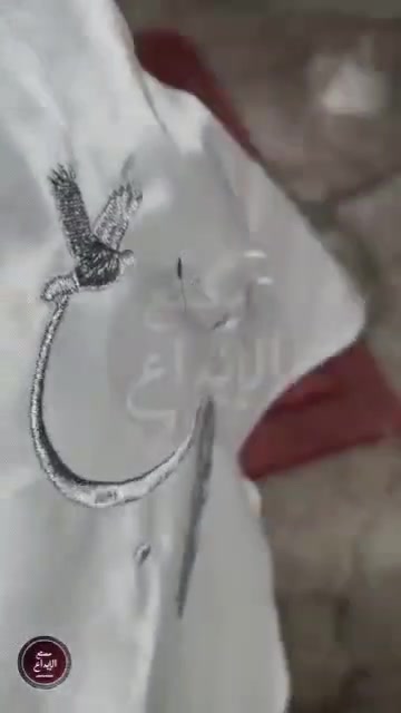 هذا بوكس صلاة كامل 
يتكون من جادر صلاة ابيض والشال مطرز باسم زينب وسجادة وسبحة لونها وردي باسم زينب مع قران وحامل قران وبوكس شفاف 
مستعمل مرة واحد والله على ما أقول شهيد 
سويته بسعر ٢٠٠الف  وهسه واكعة بشدة واريد ابيعه ب ٧٥ الف وهاي نهايته يعني جاي ابيعه خسرانة بي 
مكتوب عل الفيديو وين سويته اسمه مصنع الإبداع 