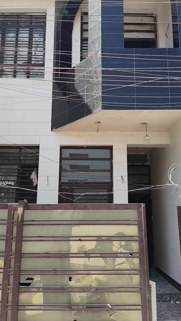 يوجد دار للإيجار في منطقة كفاءات السيدية بفرع اسواق سنبلة البيت جديد طابقين الطابق الأرضي غرفة نوم وصالة وهول ومطبخ فرفوري وتواليت وحمام فرفوري والطابق الثاني غرفتين نوم وهول وحمام وتواليت فرفوري السعر 650 الإيجار بالشهر الاتصال ***********
