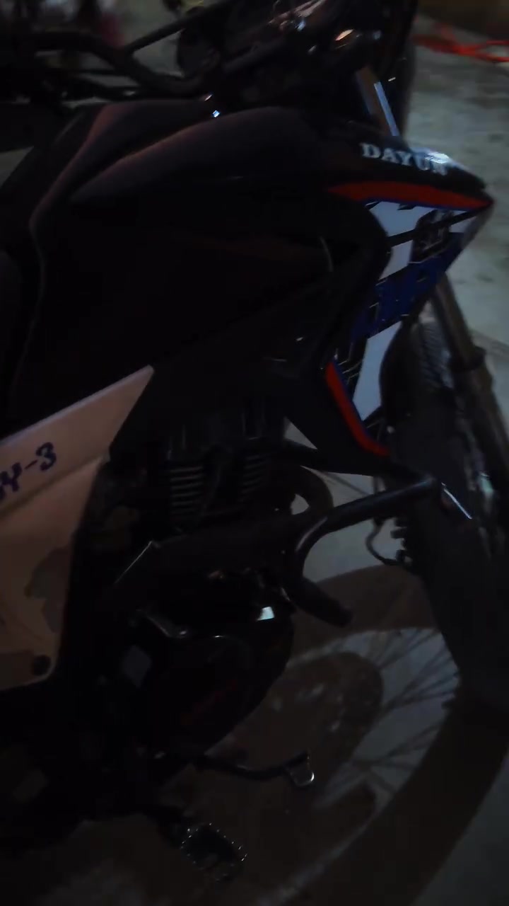 دايوان ادفنجر نسخت ال200cc
السلام عليكم دراجة معروضة للبيع كفالة عامة مثل ما موضح بل فيديو 
عيبهة الوحيد فقط التغليف مزلغ وهاي النوعية كلهة نفس الشي لاحضو الدراجات الي بل شارع من نفس الفئة كلهن تغليقهن يوكع 
الدراجة اي نقص ما بيهة شغل وطلع الدراجة بسمنة سعر الدراجة مليونين و ربع وبيهة مجال للوجوه الطيبة مكان الدراجة بغداد 
رقمي ***********
