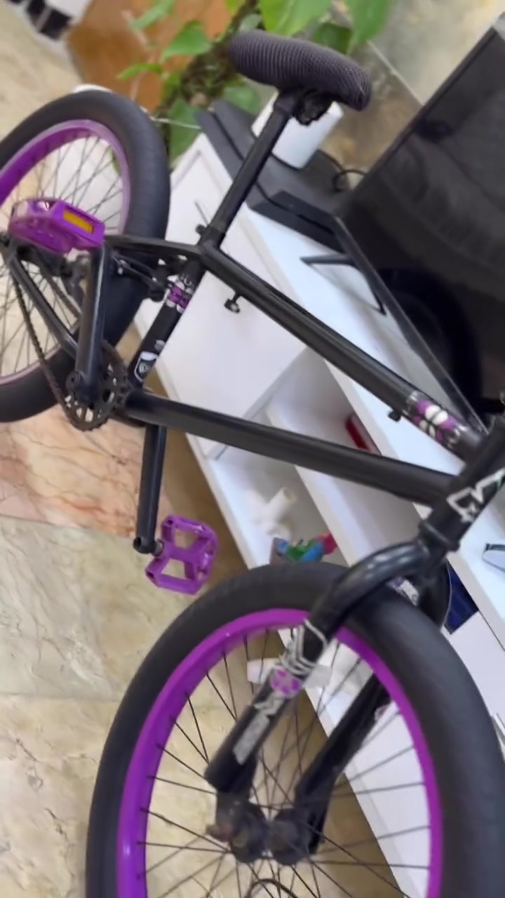 السلام عليكم بايسكل Bmxأبو الحركات للبيع بايسكل فول نضافه شوفه عينك السعر 100 مكاني بغداد الامين الرقم /***********
