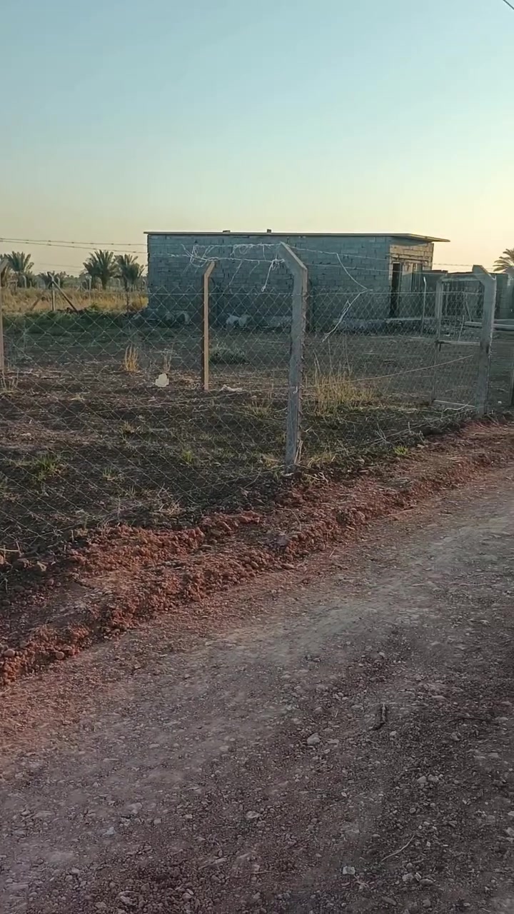 سلام عليكم شباب قطعه راض للبيع طابو زراعي سند ٢٥ بسمي تحويل مباشر بسم المشتري متوفره كافت الخدمات ماء وكهرباء وشارع سبيس المساحه القطعه (1000متر ) الوجها 37 ونزل ٢٧ وربع المكان بابل قرب سيده شريفه شري ينتصل سعر خاص *********** اخون تصلح اسكن او مزرعه ترايد ٥٠٠ متر عادي او ٢٥٠ متر هم عادي
