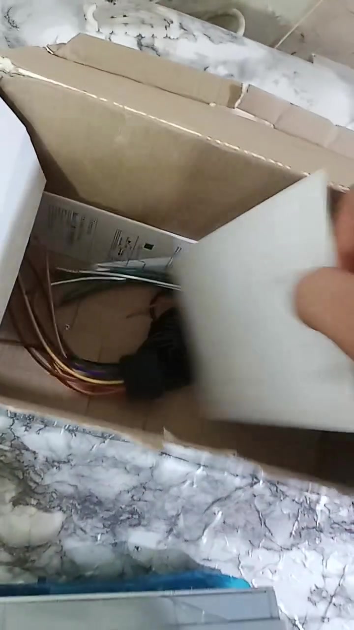 سلام عليكم شاشه جديده مامستخدمه ابد الاصليه سعر قفل 50 مكان ناصريه مركز ***********
