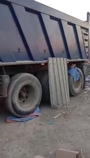 السلام عليكم هاي عرباين مقطوره للبيع مقفوله دغم تاير دك دودي نضيفه فول بدون خياص الصينيه نضيفه الهوك نضيفه الباب جك تصال عل هاذا الرقم ***********
