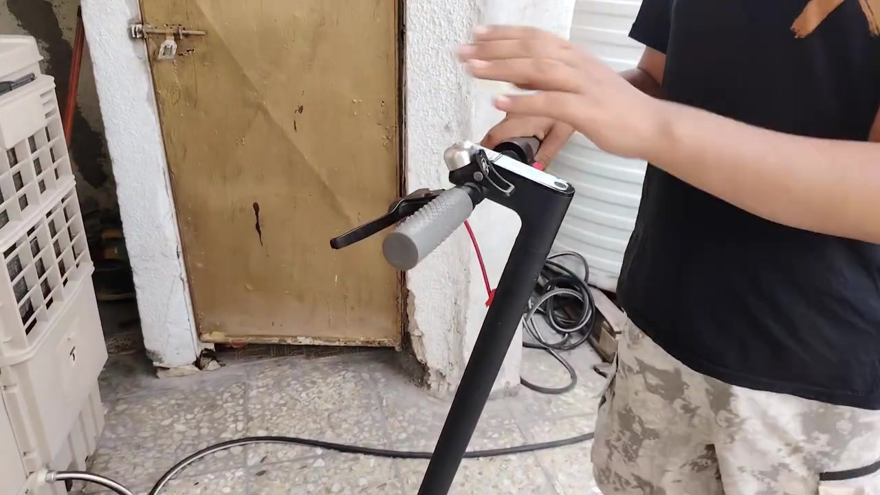 سكوتر كهربائي • سرعة ٣٠ • يتحمل ١٣٠كج