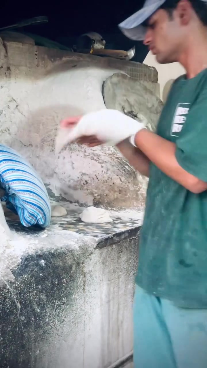 سلام عليكم خباز من كربلاء الطاقه اطلع اي بند مطعم مخبز عادي معاونيه ثابت هم عاديً متواجد فيس واتساب ***********
